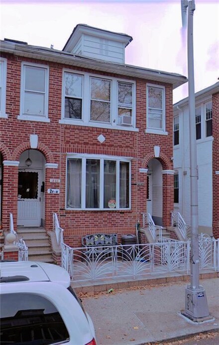 1560 W 8th St, Brooklyn, NY 11204