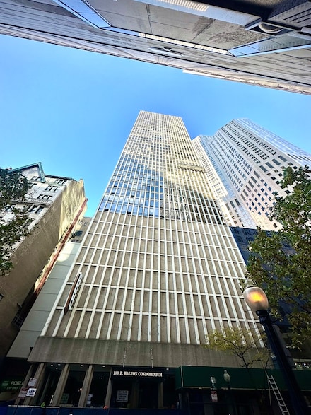 100 E Walton St Unit 11E, Chicago, IL 60611