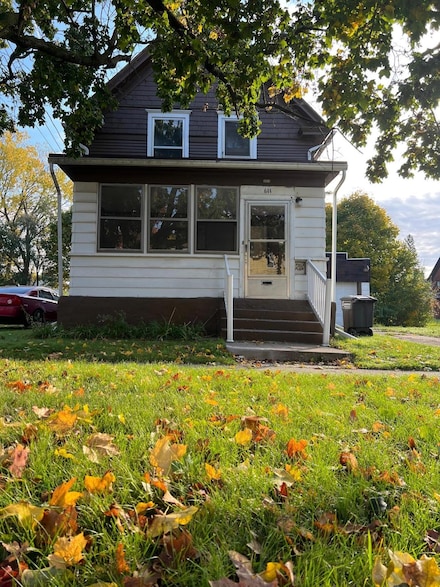 611 Steward Ave, Jackson, MI 49202