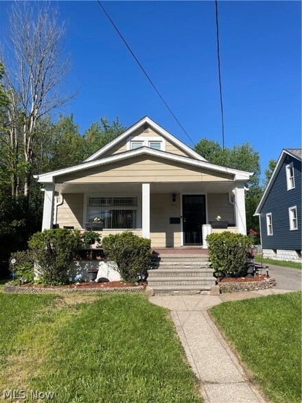 5151 Charles St, Maple Heights, OH 44137