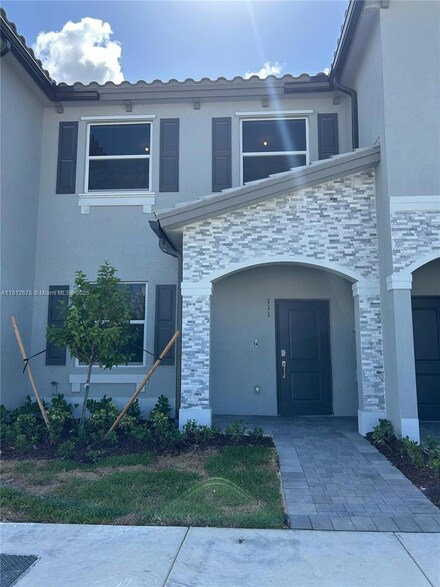 111 SE 11th St, Homestead, FL 33035