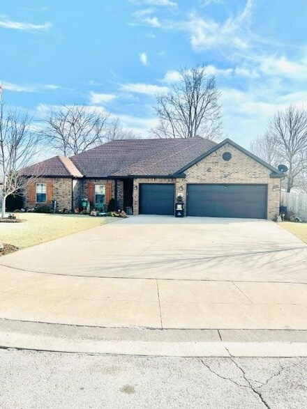 626 Choate Place Cir, Pea Ridge, AR 72751