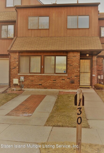 130 Gateway Dr Unit 83, Staten Island, NY 10304