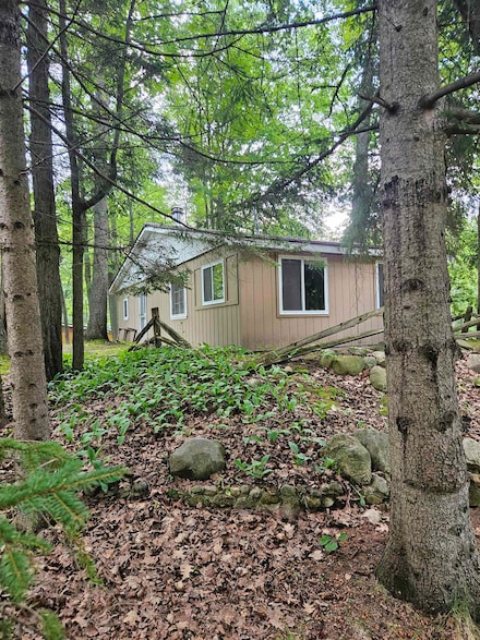 5102 Glenwood St, Harrison, MI 48625