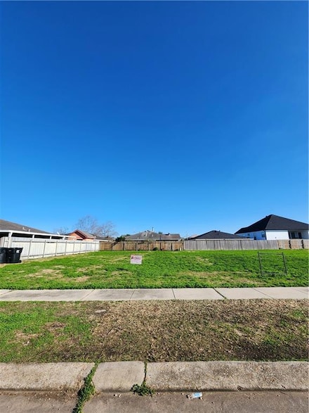 3501 Decomine St, Chalmette, LA 70043