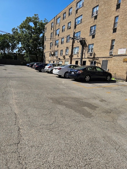 2115 W Farwell Ave Unit 205, Chicago, IL 60645