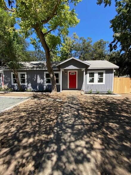 2808 Nichols St, Kerrville, TX 78028