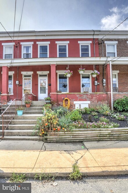 23 E 3rd St, Quarryville, PA 17566