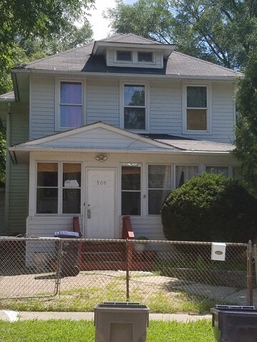 509 Brook St, Elgin, IL 60120