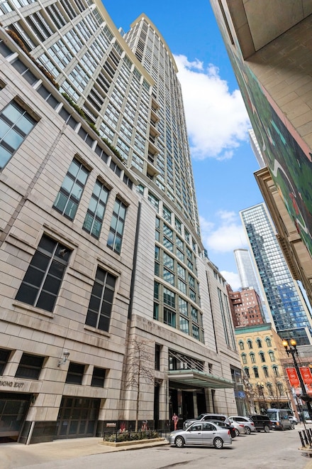 130 N Garland Ct Unit 2404, Chicago, IL 60602