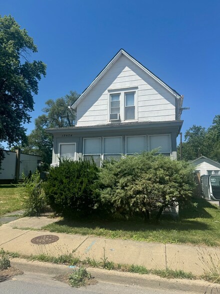 17076 Wood St, Hazel Crest, IL 60429