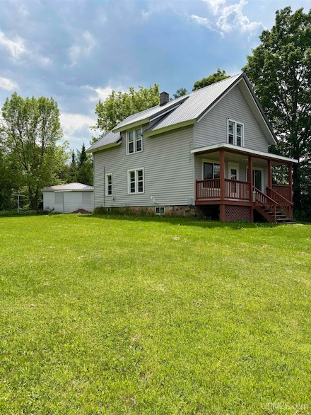 909 Sutherland Ave, Ironwood, MI 49938