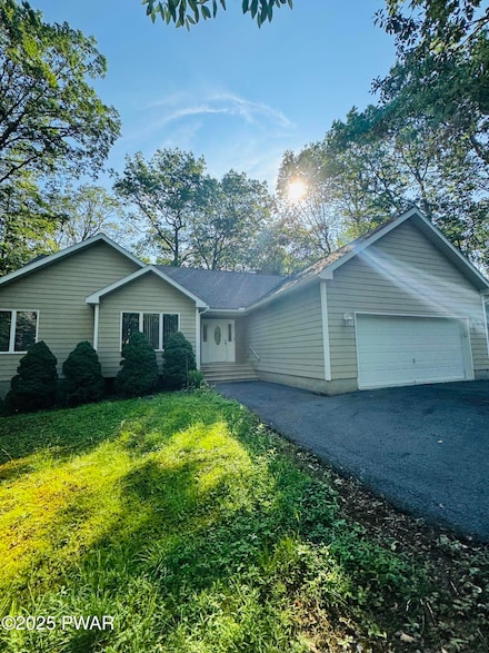 137 Rodeo Dr, Blooming Grove Township, PA 18428