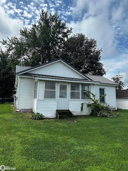 511 Middle St, Brooklyn, IA 52211