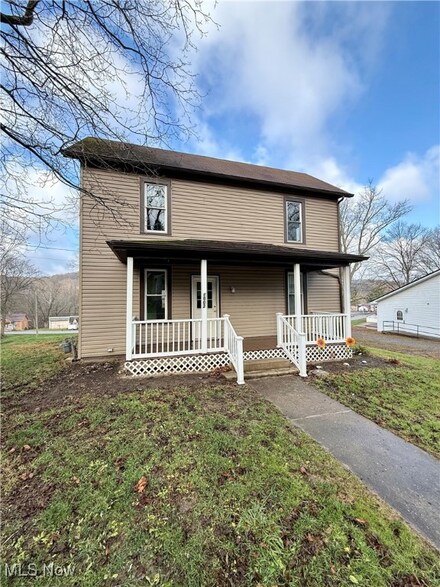 1002 Jefferson St, Bergholz, OH 43908
