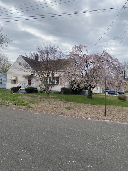 59 Roosevelt Dr, Ansonia, CT 06401