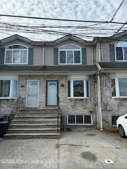 109 Lyceum Ct, Staten Island, NY 10310