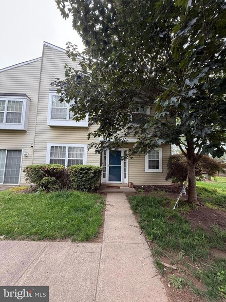 14004D Grumble Jones Ct, Centreville, VA 20121