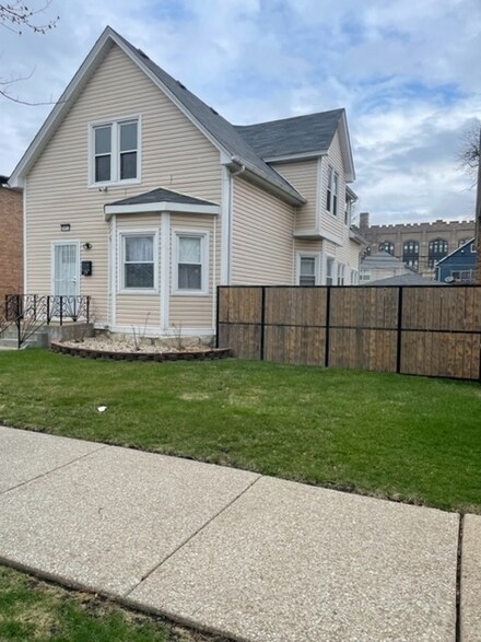 3412 W 66th St, Chicago, IL 60629