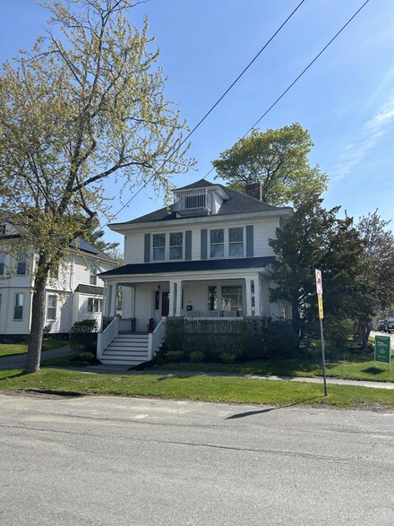 107 Maple St, Bangor, ME 04401