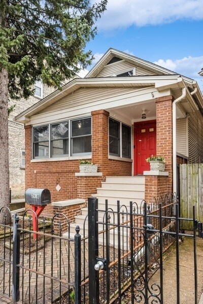 2618 N Sawyer Ave, Chicago, IL 60647