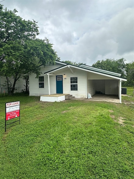 104 E North Main St, Blooming Grove, TX 76626