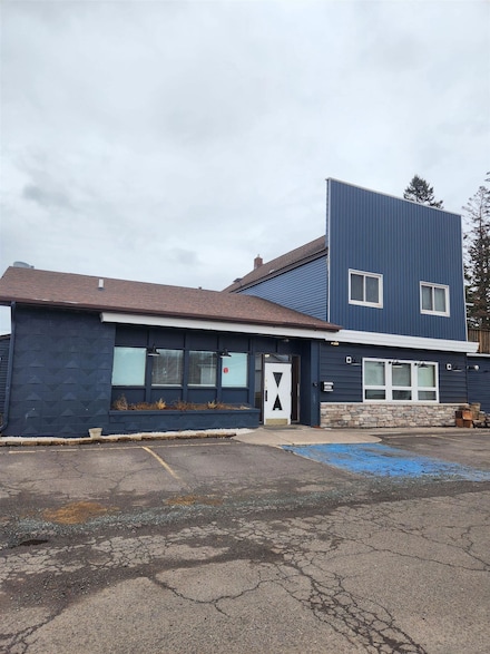 5221 E 4th St, Superior, WI 54880