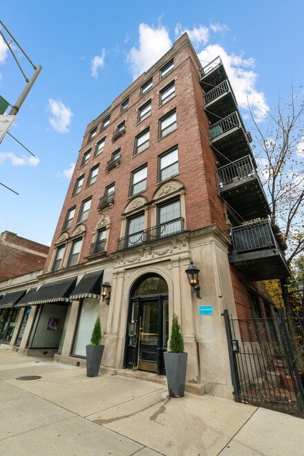 4144 N Sheridan Rd Unit 303, Chicago, IL 60613
