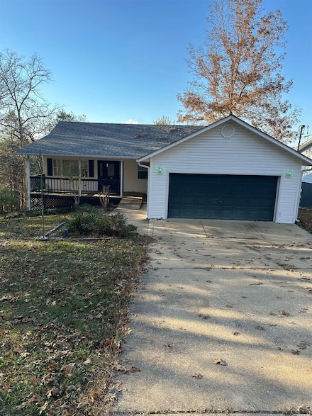 100 Powhatan Dr, Cherokee Village, AR 72529