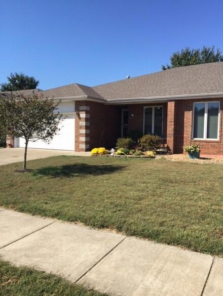 4715 S Kickapoo Ave, Springfield, MO 65804