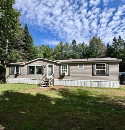 69 Old Kingfield Rd, New Portland, ME 04961