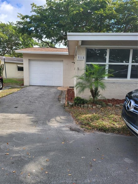 3115 SW Natura Ave, Deerfield Beach, FL 33441