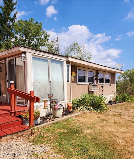 23516 Hideaway Dr, Senecaville, OH 43780
