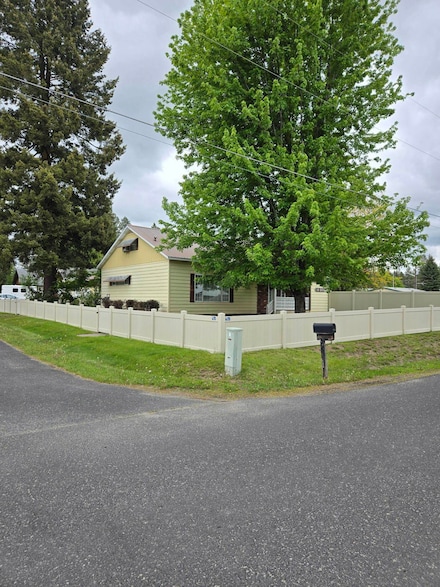 103 E 8th Ave, Deer Park, WA 99006