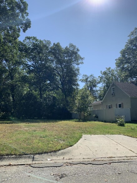 1749 Winchester Dr, Muskegon, MI 49441