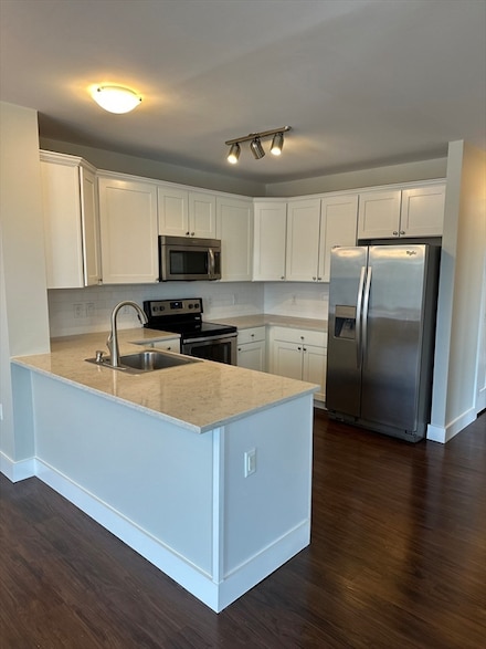 978 Worcester St Unit 412, Wellesley, MA 02482