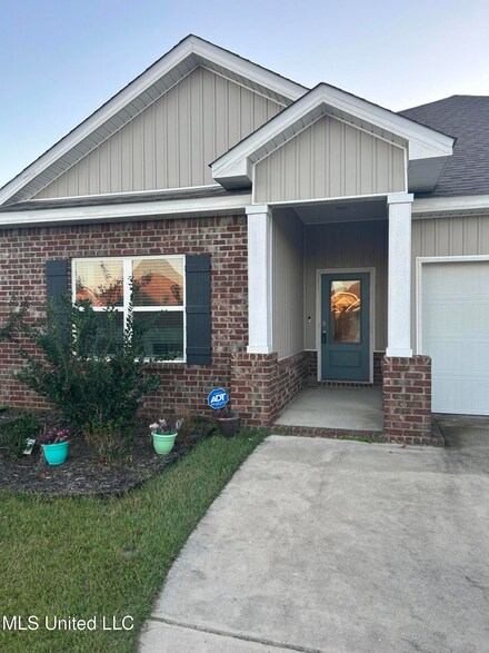 4015 Lighthouse Dr, Long Beach, MS 39560