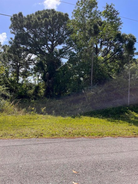 5829 NW Culebra Ave, Port St. Lucie, FL 34986