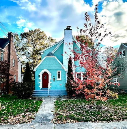 65 Spring Garden St, Hamden, CT 06517