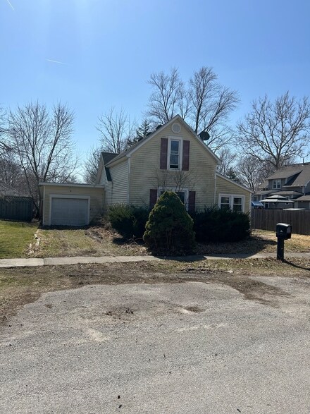 306 E Kyle St, Ogden, IL 61859