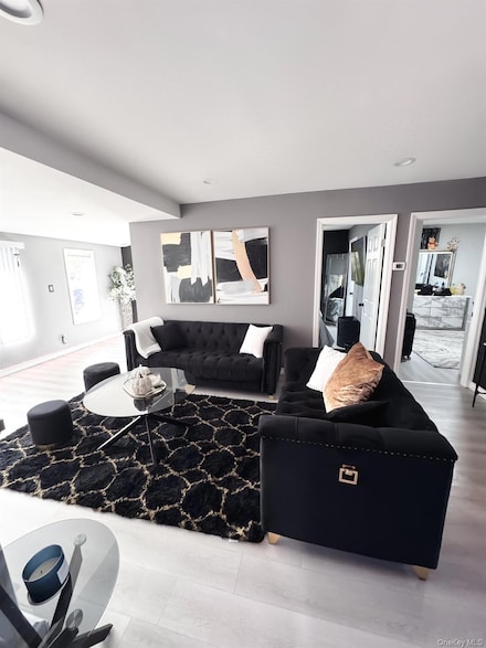 130 Archer Ave, Copiague, NY 11726