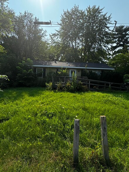 1037 West St, Muskegon, MI 49442