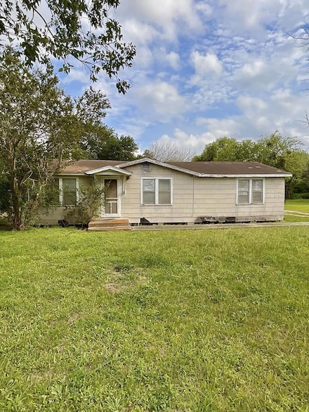 110 E Elliott St, Beeville, TX 78102