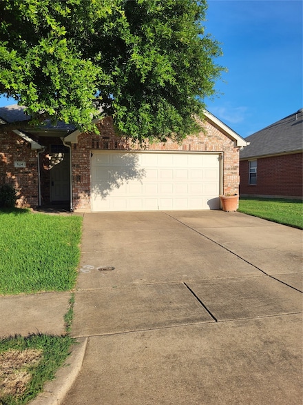524 Paddle Dr, Crowley, TX 76036