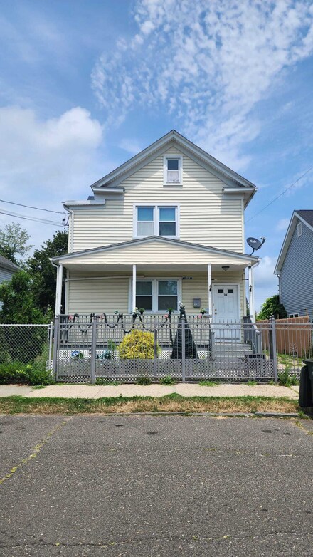 33 Trowel St Unit 2, Bridgeport, CT 06607