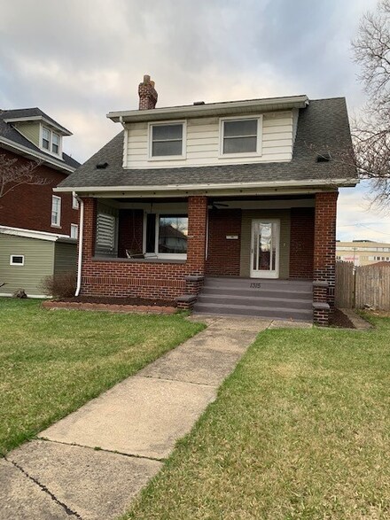 1315 Freeport Rd, Natrona Heights, PA 15065