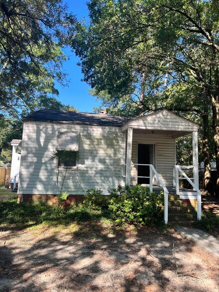 2657 Madden Dr, North Charleston, SC 29405
