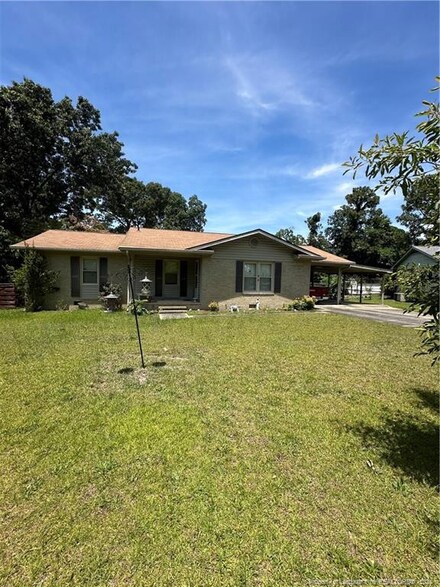 6612 Vaughn Rd, Fayetteville, NC 28304