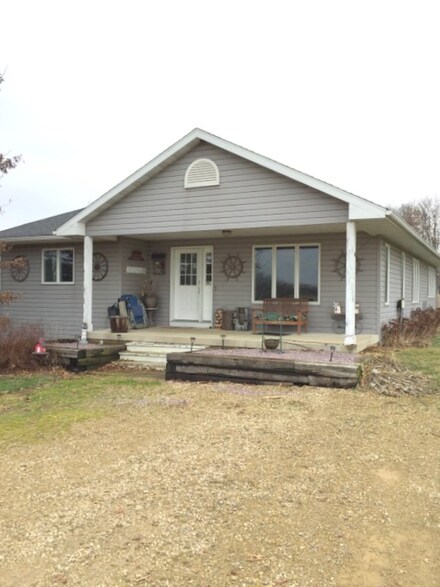 6889 Bondele Ln, Gratiot, WI 53541