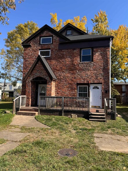 826 11th St, Huntington, WV 25701